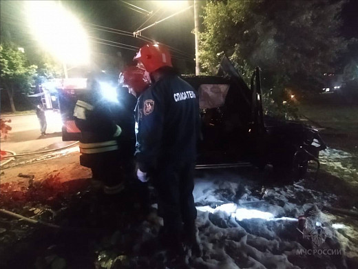 В Иванове загорелся попавший в ДТП "Мерседес Бенц"